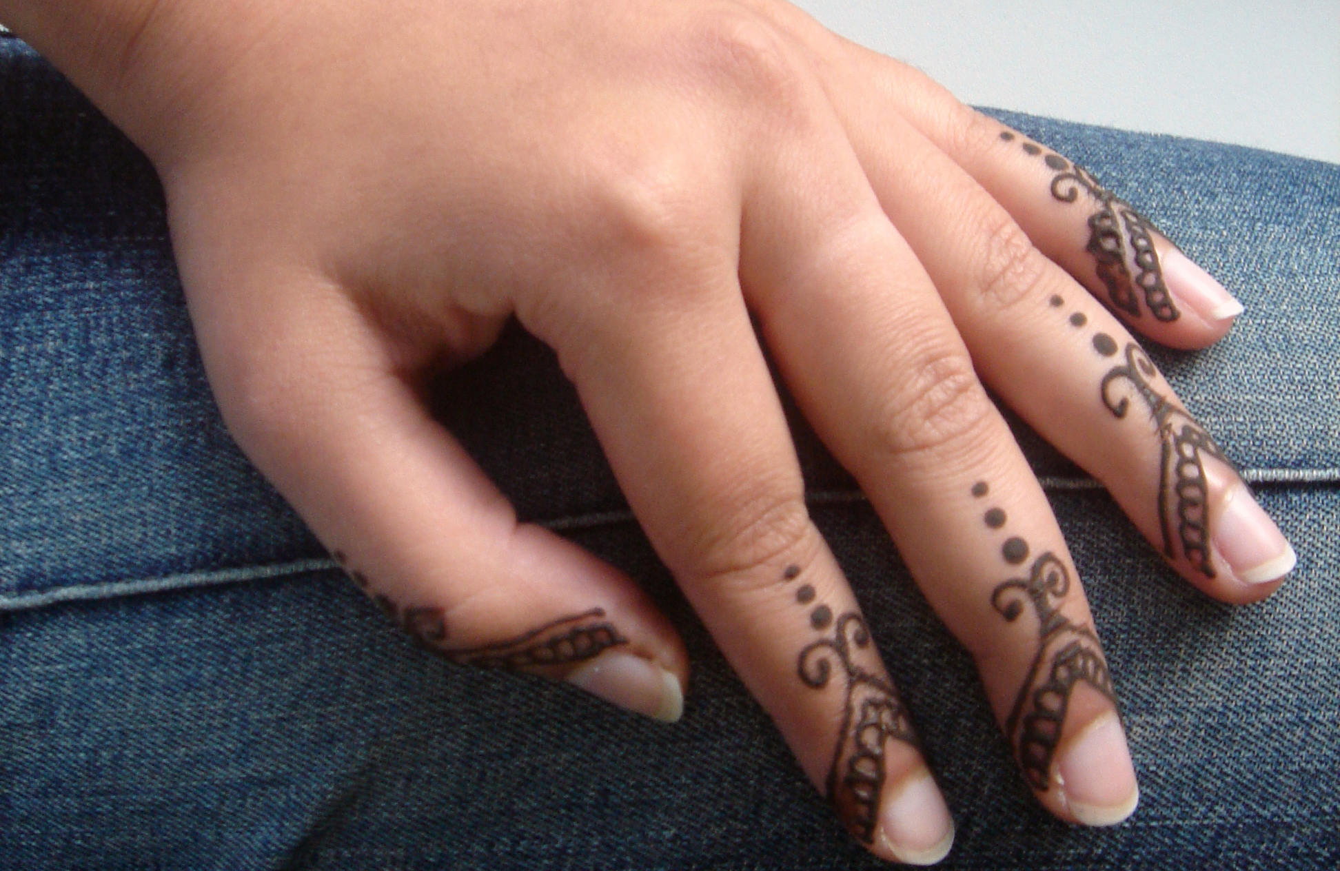 Black Henna Tattoo or Red Rash?
