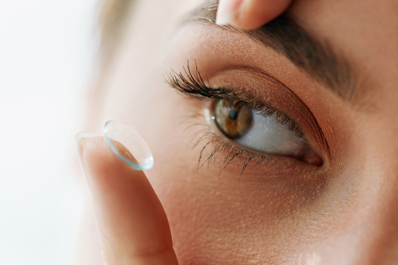 The Right Way to Wear Contacts