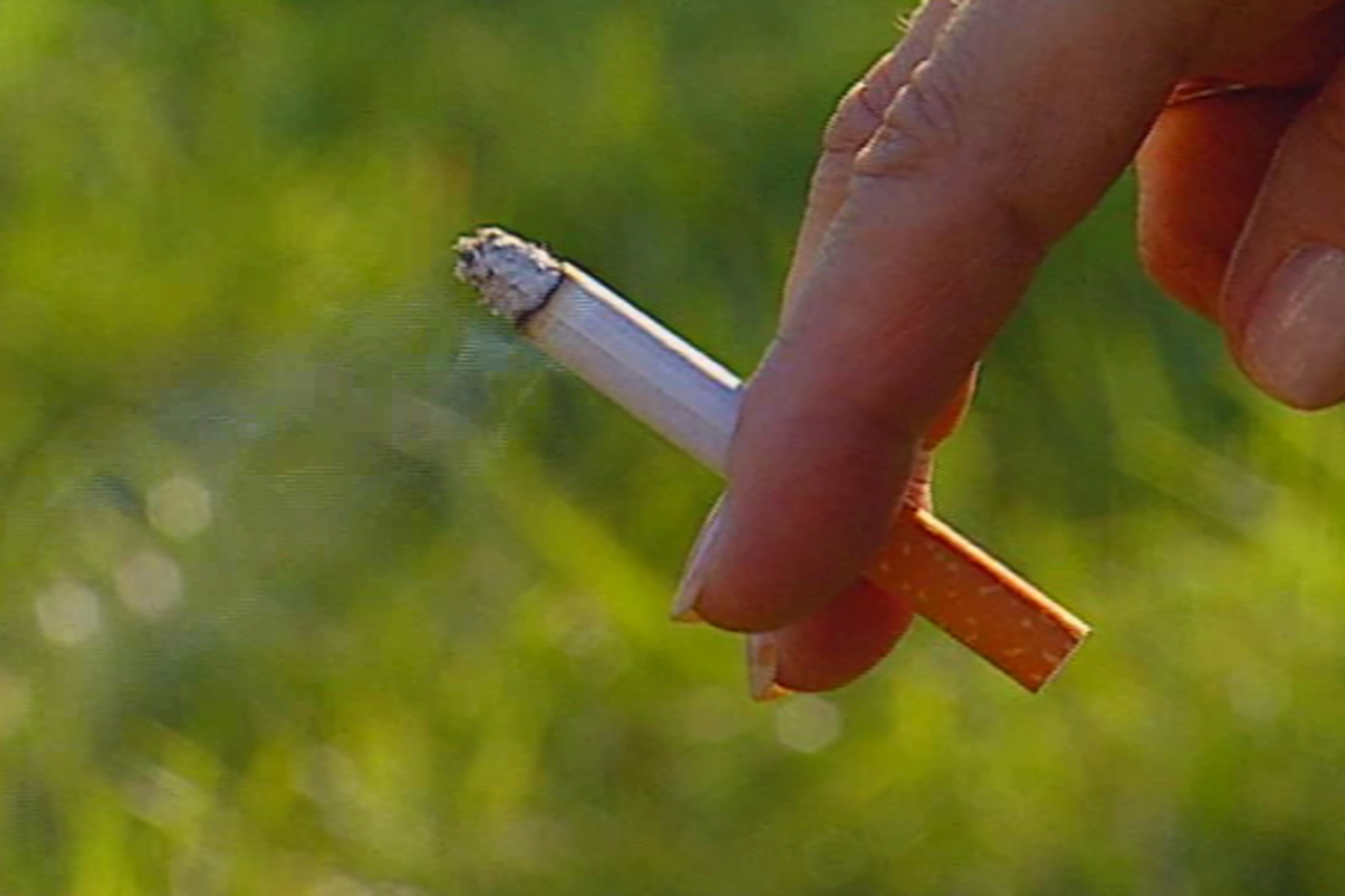 Smoking While Pregnant Linked to Asthma