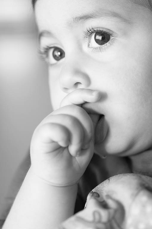 Autism's Earliest Symptoms Not Evident in Infants Under 6 Months