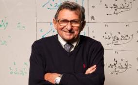 Former Penn State Coach Joe Paterno Dies