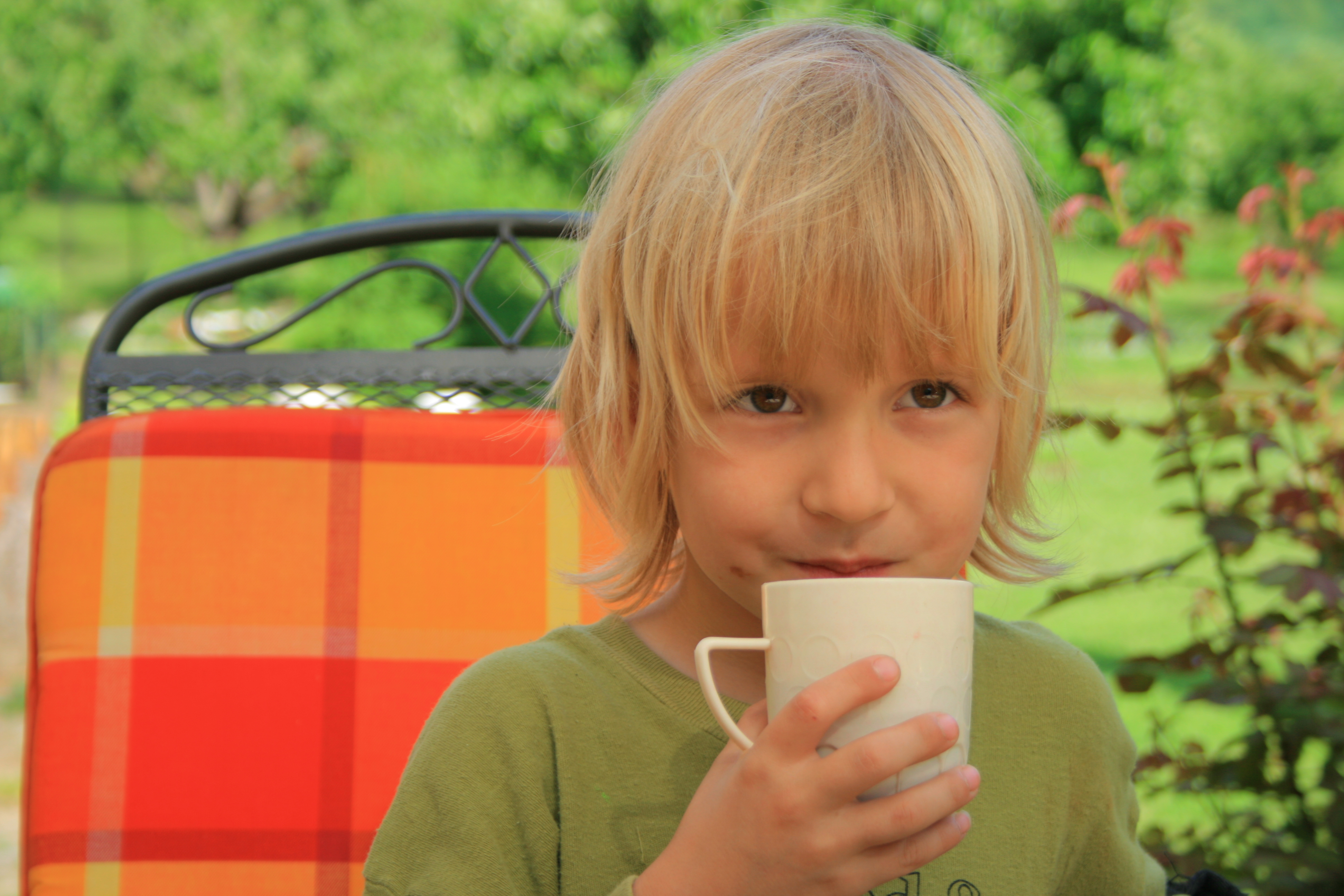 Kids' Tummy Fat Makes for Weaker Bones
