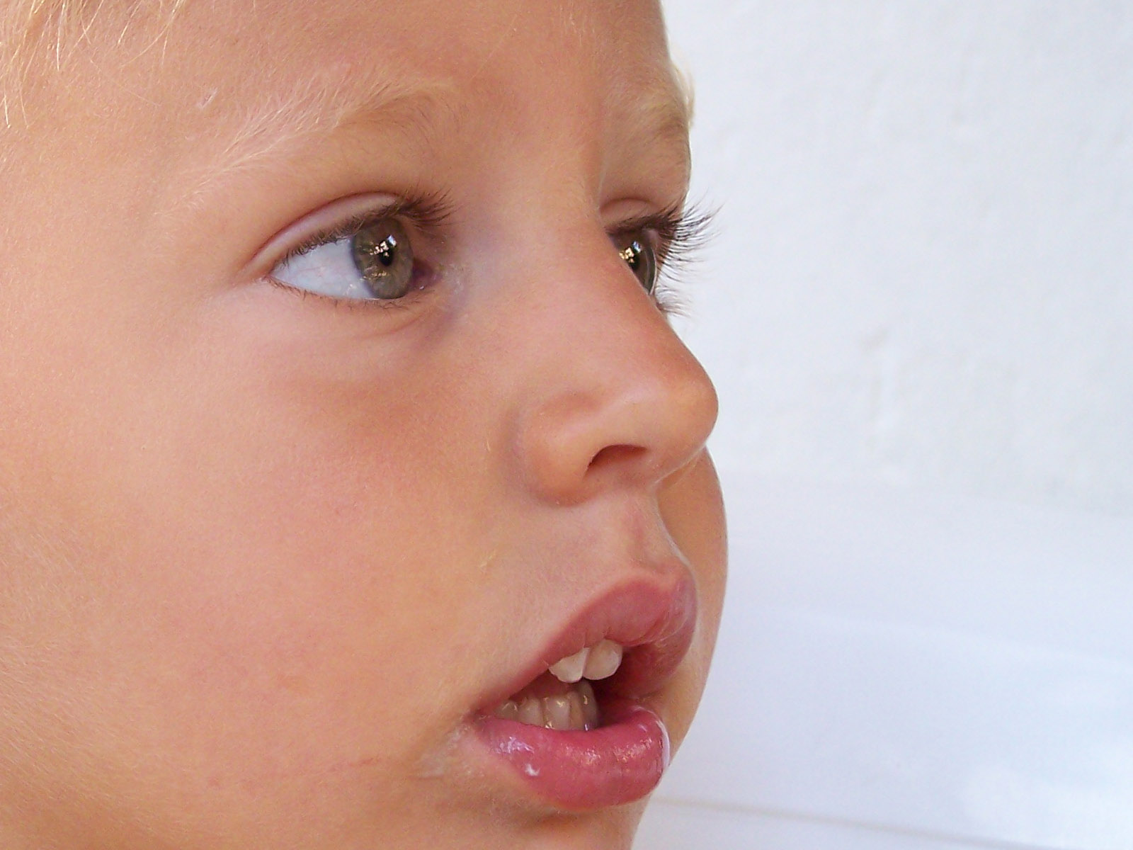 "Mother's Kiss" May Clear a Kid's Nose